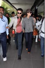 Kareena Kapoor, Imran Khan snapped at the airport in Mumbai on 9th Nov 2013